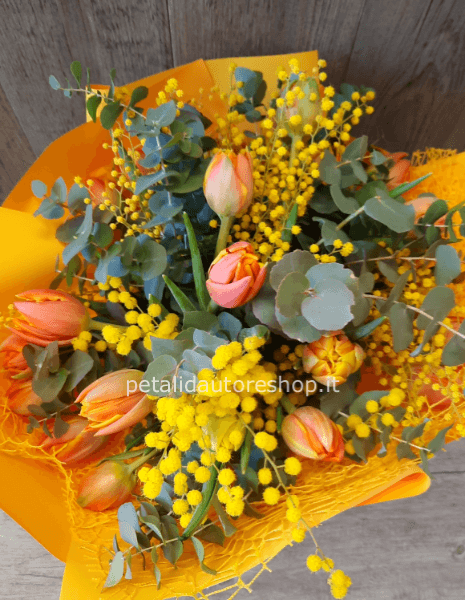 Bouquet di tulipani e mimosa medio