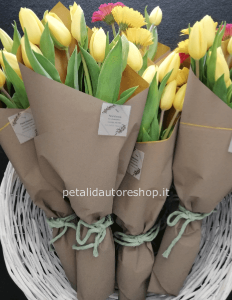 Cuoppo di fiori di stagione