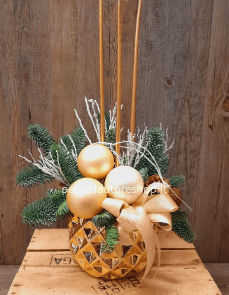 Vasi assortiti con composizione natalizia