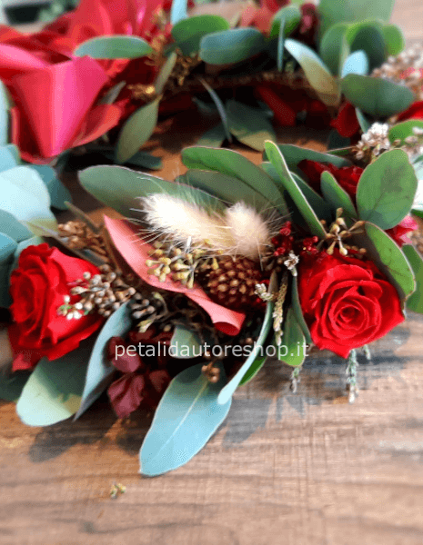 Coroncina di elementi secchi e stabilizzati rossa e bordeaux