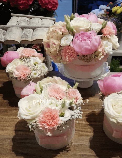 3 Sushi centrotavola rotondi con fiori di stagione